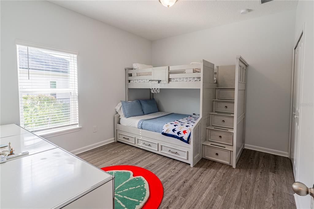 For Sale: $750,000 (5 beds, 4 baths, 3332 Square Feet)