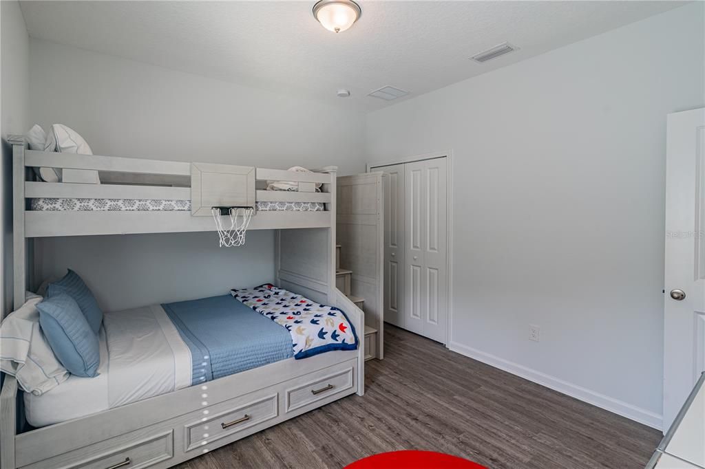 For Sale: $750,000 (5 beds, 4 baths, 3332 Square Feet)