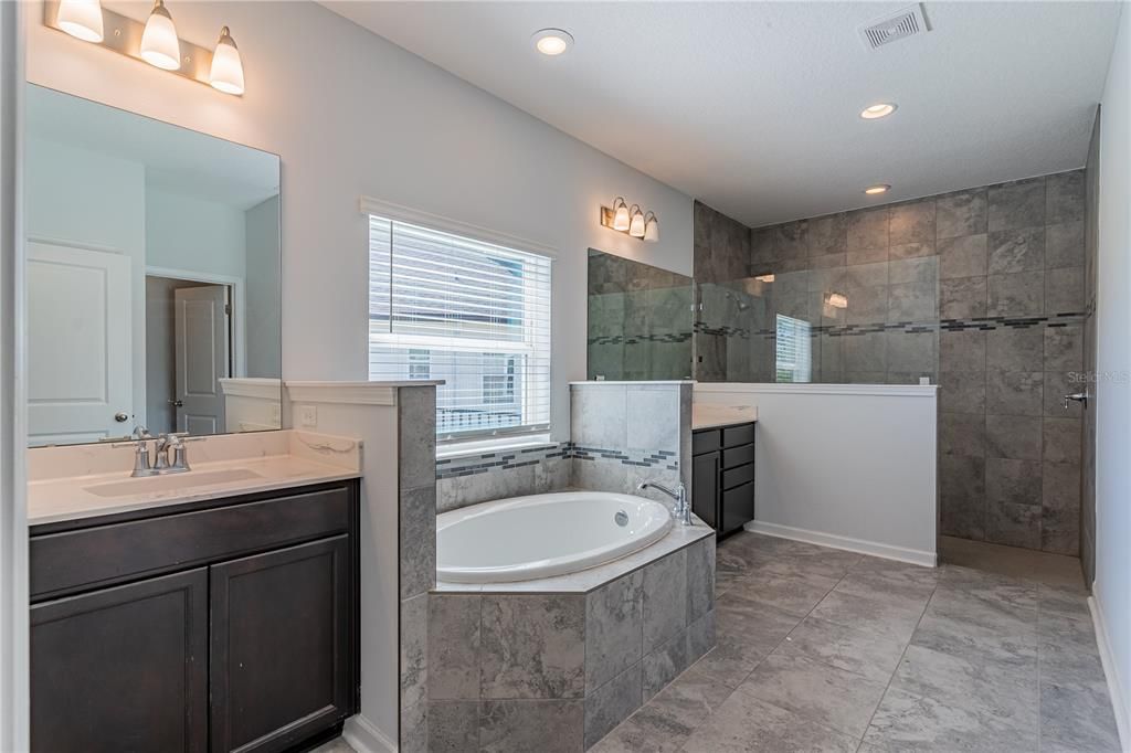 For Sale: $750,000 (5 beds, 4 baths, 3332 Square Feet)