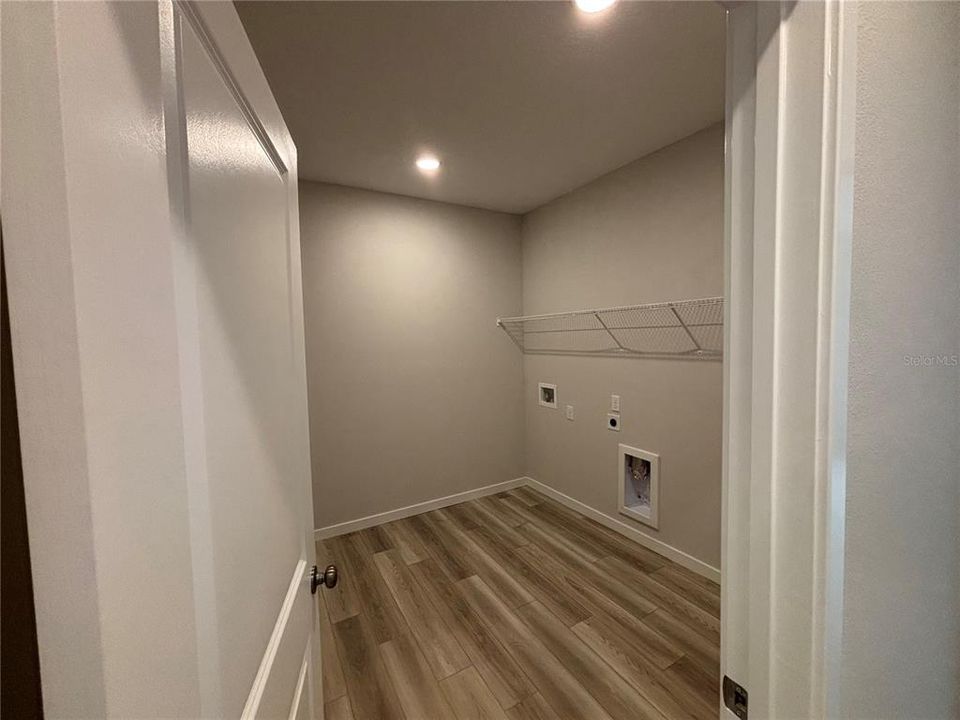 Activo con contrato: $484,990 (3 camas, 3 baños, 2470 Pies cuadrados)