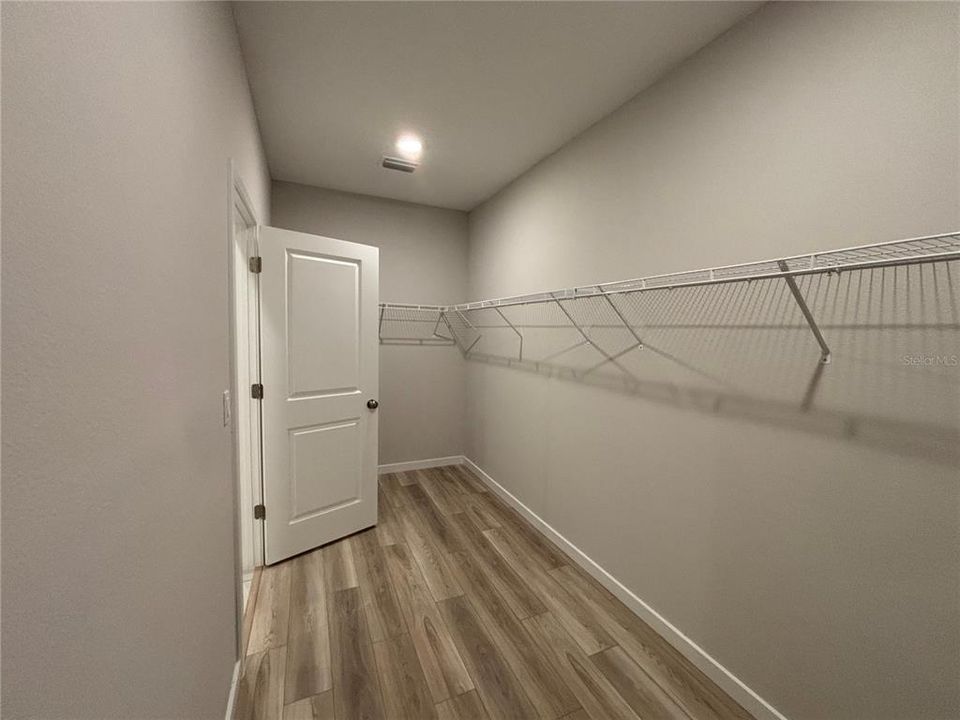 Activo con contrato: $484,990 (3 camas, 3 baños, 2470 Pies cuadrados)