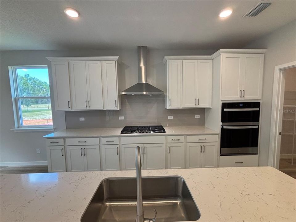 Activo con contrato: $484,990 (3 camas, 3 baños, 2470 Pies cuadrados)