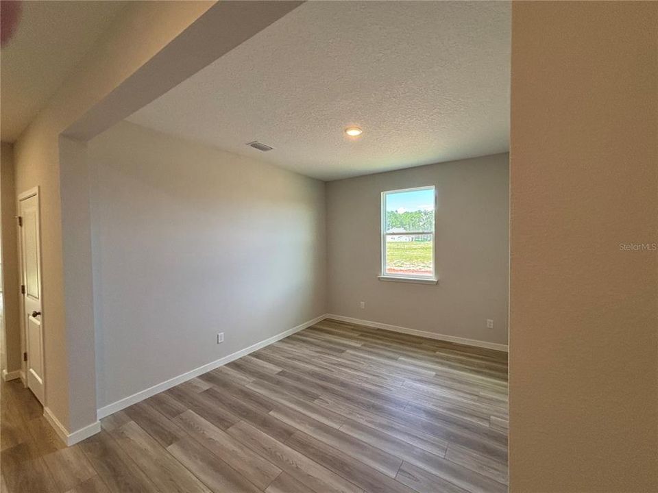 Activo con contrato: $484,990 (3 camas, 3 baños, 2470 Pies cuadrados)