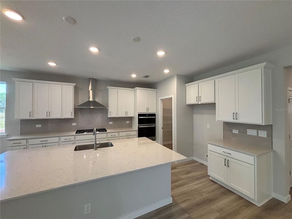 Activo con contrato: $484,990 (3 camas, 3 baños, 2470 Pies cuadrados)