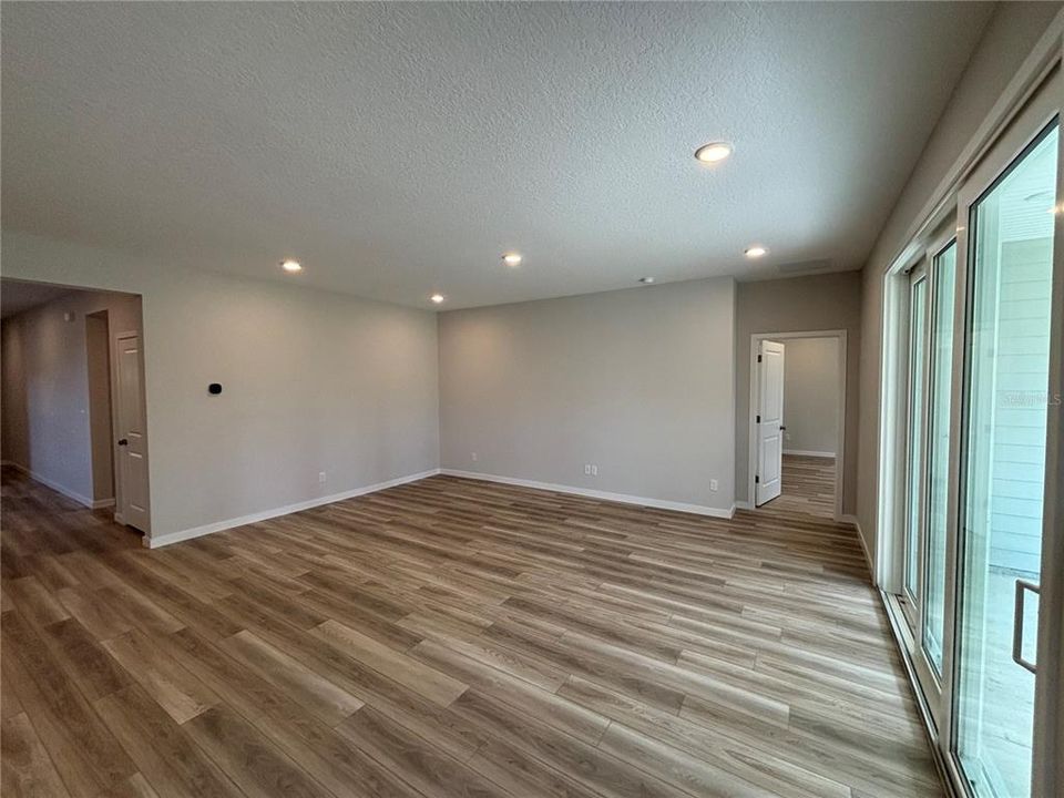 Activo con contrato: $484,990 (3 camas, 3 baños, 2470 Pies cuadrados)