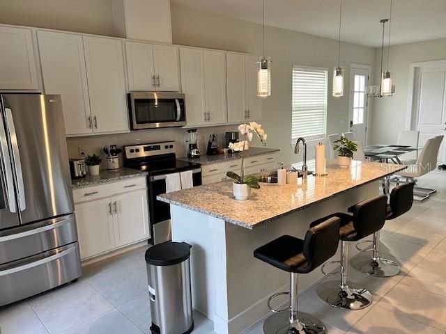 На продажу: $495,000 (4 спален, 2 ванн, 1940 Квадратных фут)