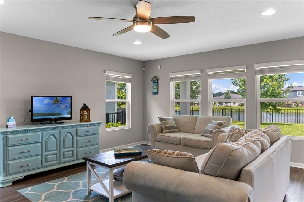 На продажу: $447,490 (4 спален, 3 ванн, 2495 Квадратных фут)