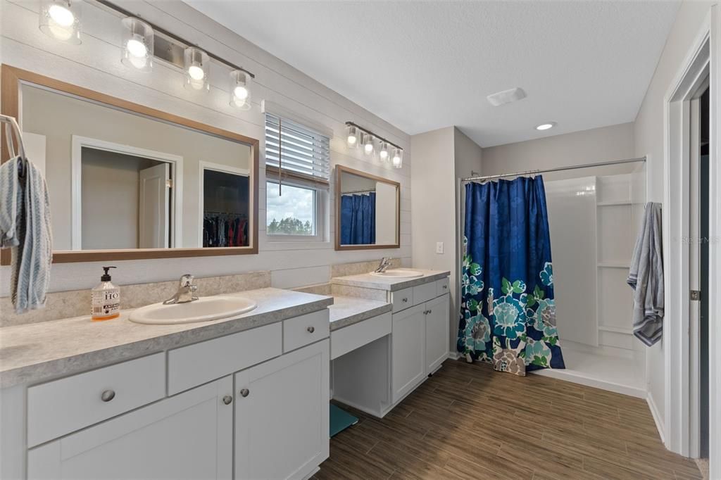 На продажу: $447,490 (4 спален, 3 ванн, 2495 Квадратных фут)