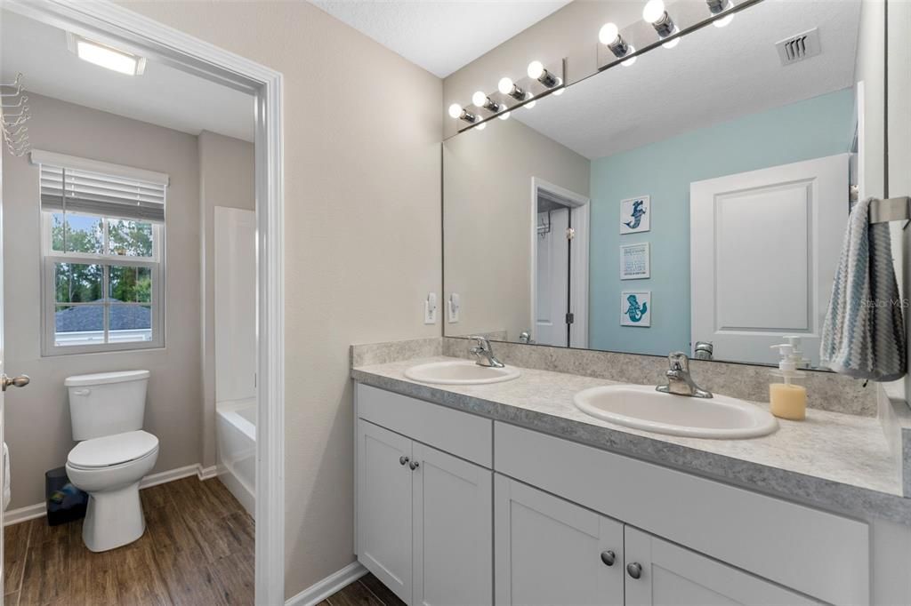 На продажу: $447,490 (4 спален, 3 ванн, 2495 Квадратных фут)