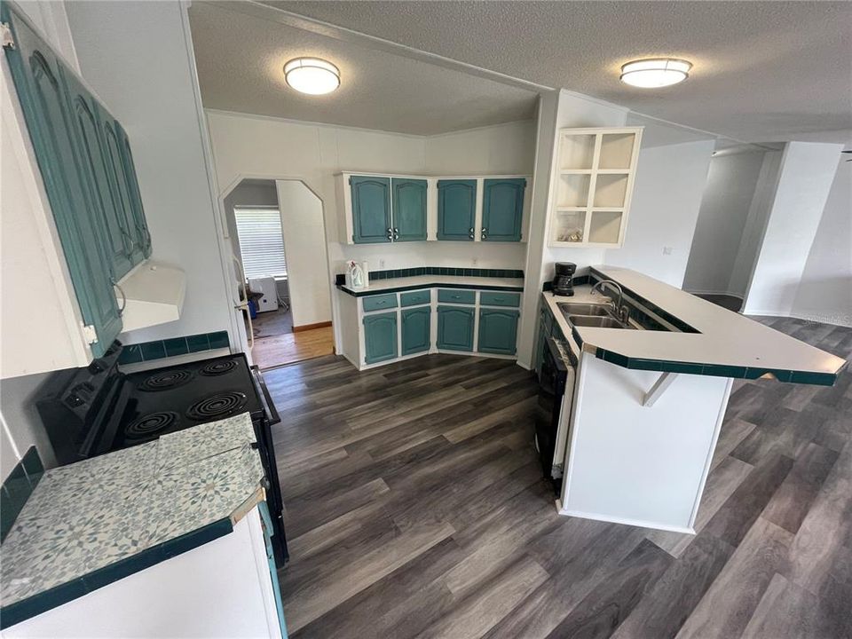 На продажу: $155,000 (3 спален, 2 ванн, 1648 Квадратных фут)