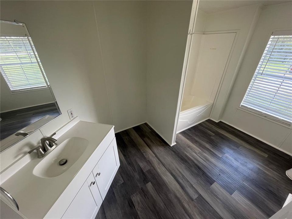 На продажу: $155,000 (3 спален, 2 ванн, 1648 Квадратных фут)