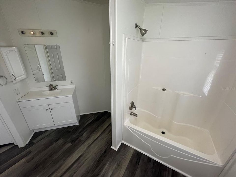 На продажу: $155,000 (3 спален, 2 ванн, 1648 Квадратных фут)