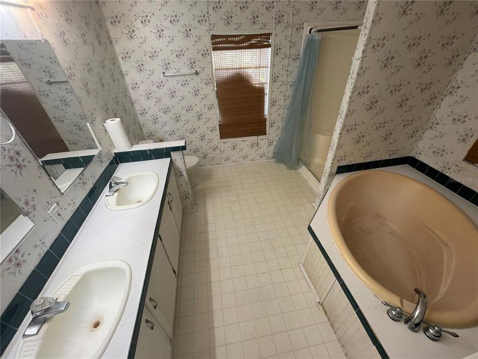 На продажу: $155,000 (3 спален, 2 ванн, 1648 Квадратных фут)