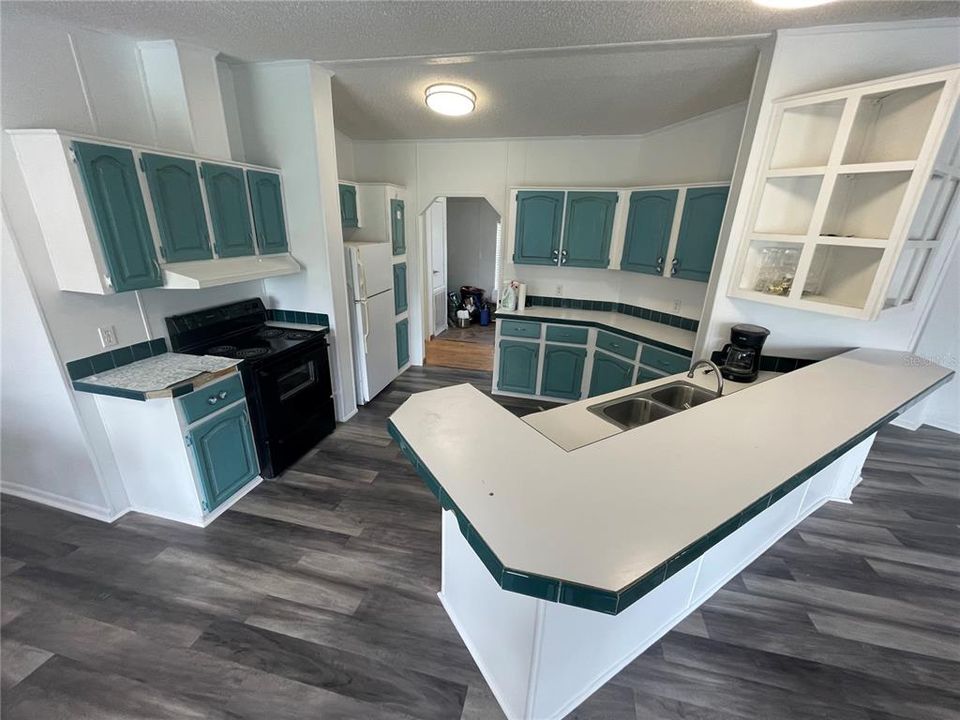 На продажу: $155,000 (3 спален, 2 ванн, 1648 Квадратных фут)