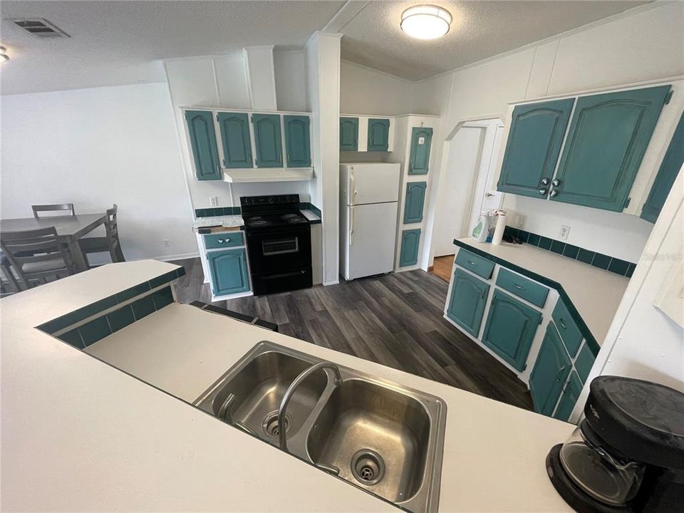 На продажу: $155,000 (3 спален, 2 ванн, 1648 Квадратных фут)