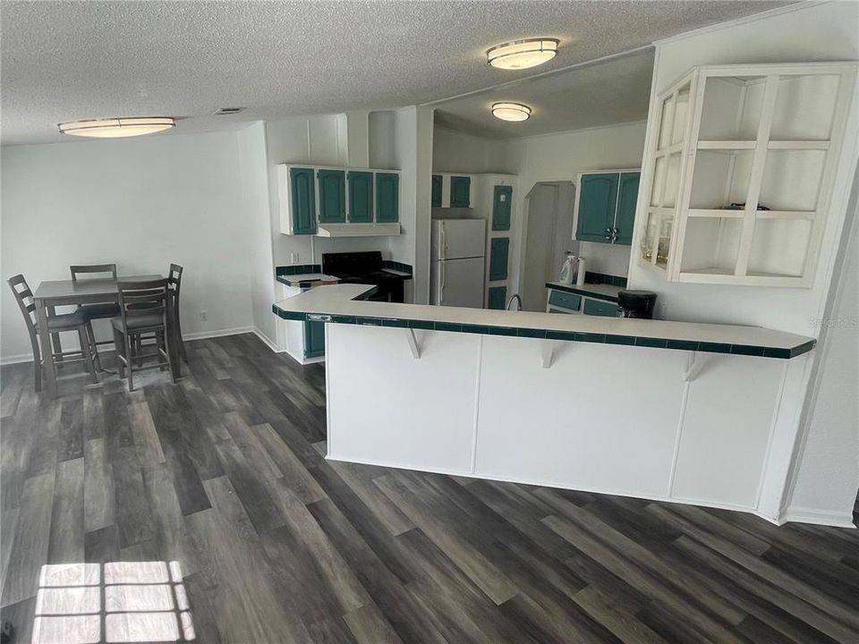 На продажу: $155,000 (3 спален, 2 ванн, 1648 Квадратных фут)