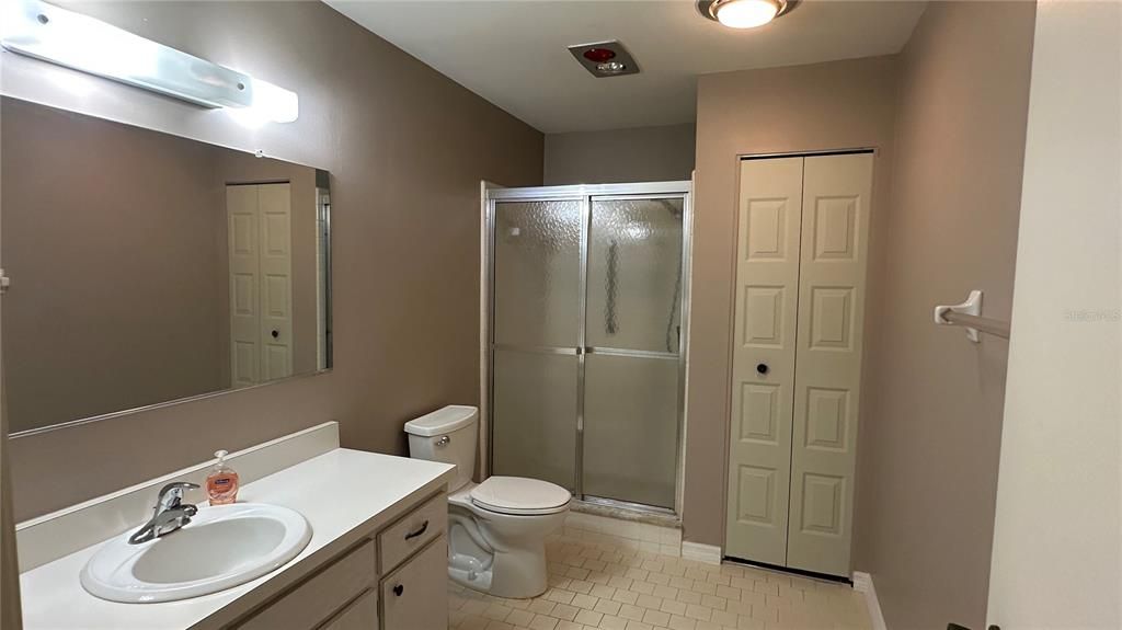 待售: $219,900 (2 贝兹, 2 浴室, 1756 平方英尺)