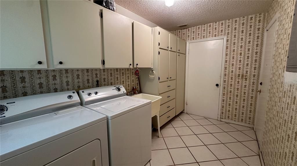 待售: $219,900 (2 贝兹, 2 浴室, 1756 平方英尺)