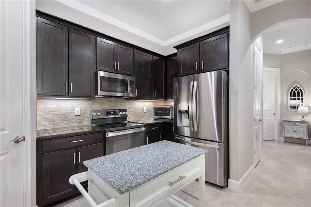 Active With Contract: $399,000 (2 beds, 2 baths, 1529 Square Feet)