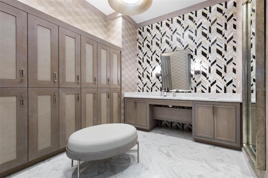 Active With Contract: $399,000 (2 beds, 2 baths, 1529 Square Feet)