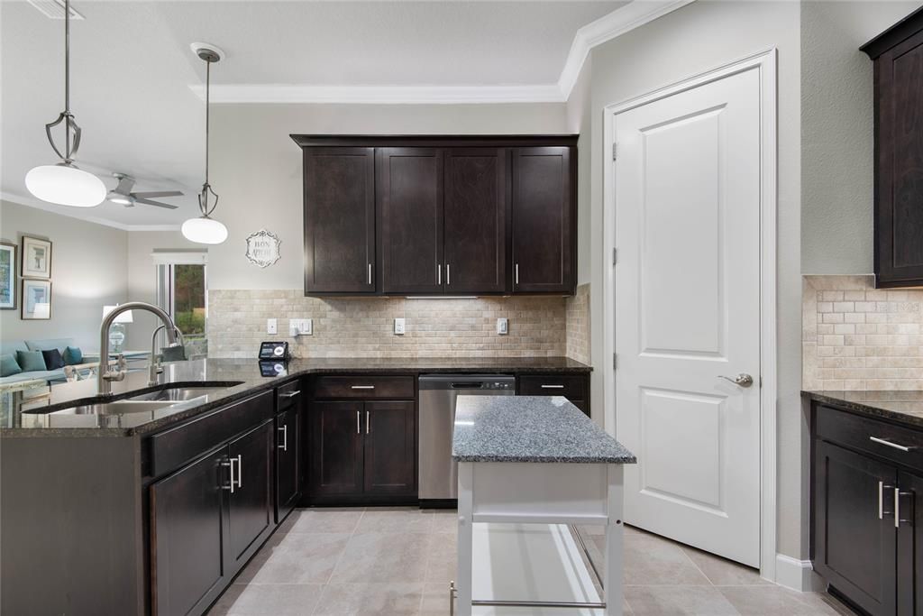 Active With Contract: $399,000 (2 beds, 2 baths, 1529 Square Feet)