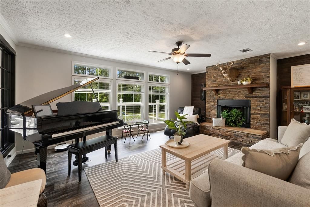 For Sale: $794,900 (3 beds, 3 baths, 2491 Square Feet)