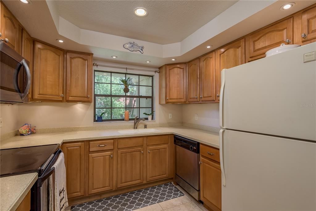 На продажу: $273,000 (2 спален, 1 ванн, 1020 Квадратных фут)