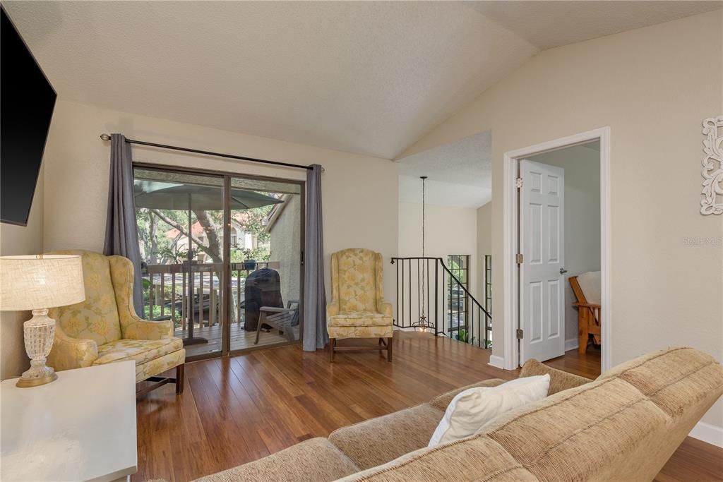 На продажу: $273,000 (2 спален, 1 ванн, 1020 Квадратных фут)