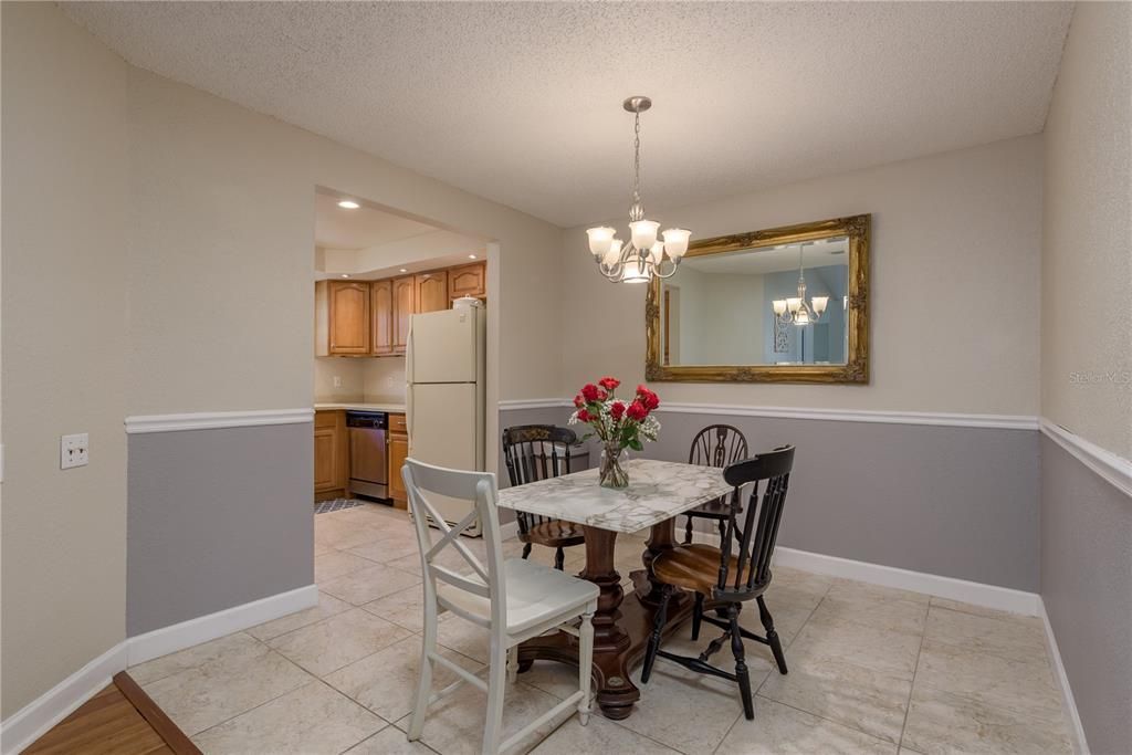 На продажу: $273,000 (2 спален, 1 ванн, 1020 Квадратных фут)