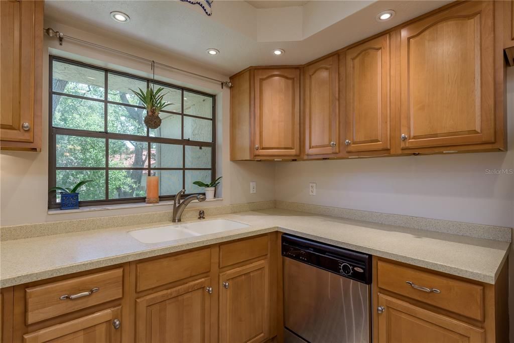 На продажу: $273,000 (2 спален, 1 ванн, 1020 Квадратных фут)