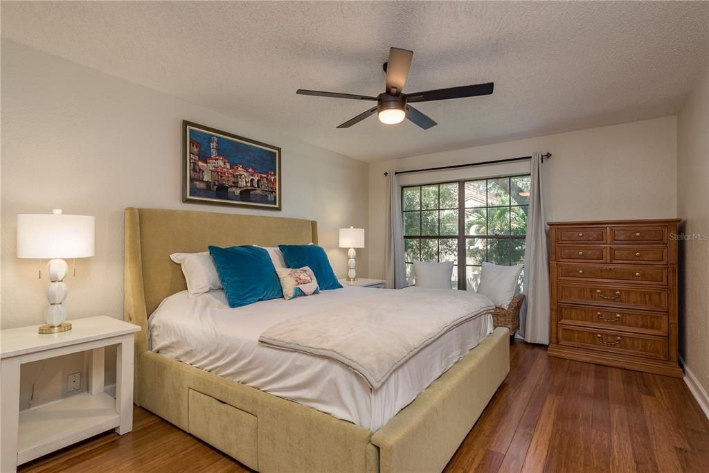 На продажу: $273,000 (2 спален, 1 ванн, 1020 Квадратных фут)