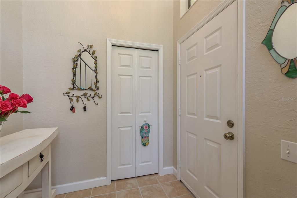 На продажу: $273,000 (2 спален, 1 ванн, 1020 Квадратных фут)