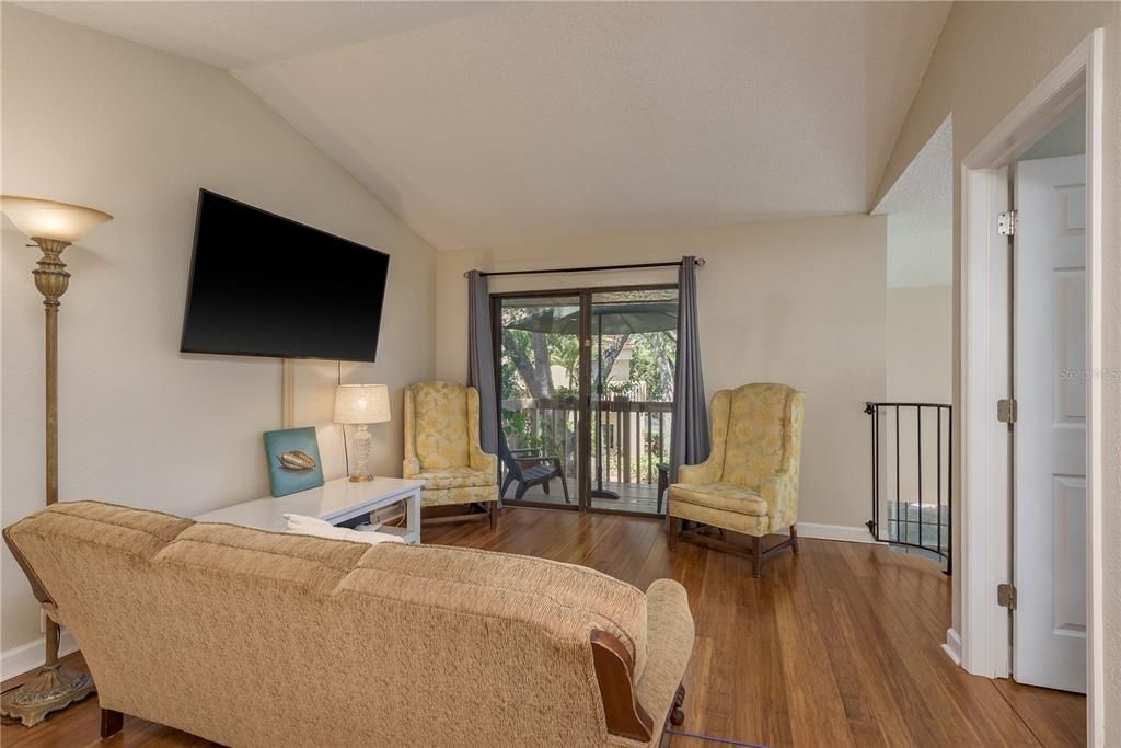 На продажу: $273,000 (2 спален, 1 ванн, 1020 Квадратных фут)