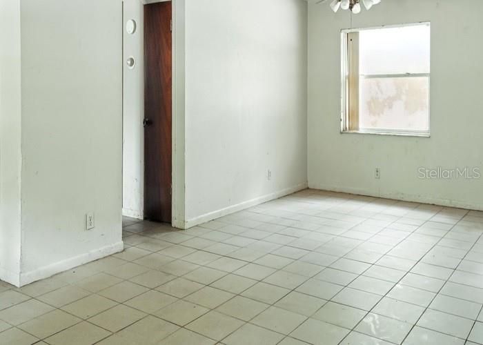 Под контрактом: $114,400 (3 спален, 1 ванн, 1092 Квадратных фут)