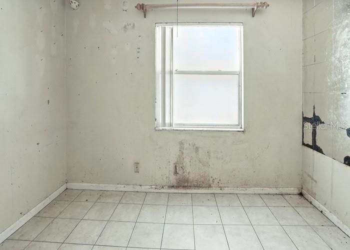 Под контрактом: $114,400 (3 спален, 1 ванн, 1092 Квадратных фут)