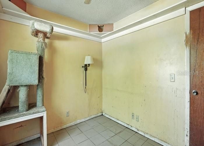 Под контрактом: $114,400 (3 спален, 1 ванн, 1092 Квадратных фут)