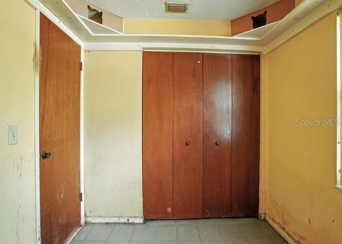 Под контрактом: $114,400 (3 спален, 1 ванн, 1092 Квадратных фут)