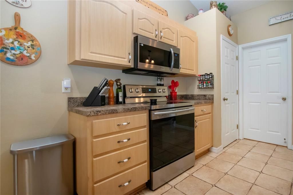 合同活跃: $499,500 (3 贝兹, 2 浴室, 1704 平方英尺)