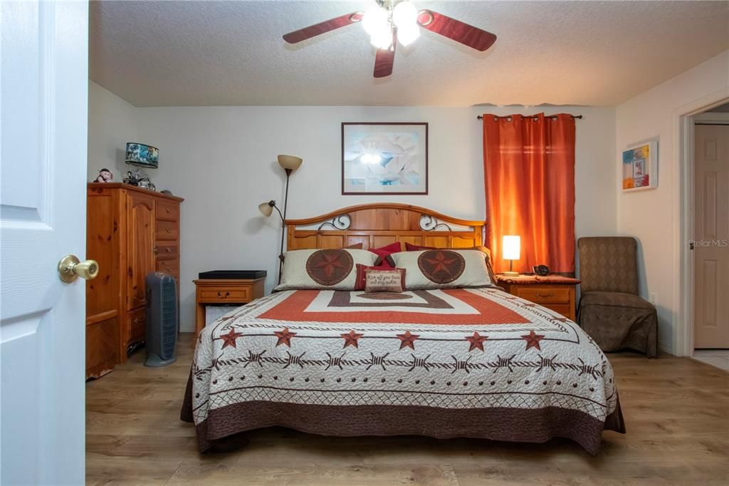 合同活跃: $499,500 (3 贝兹, 2 浴室, 1704 平方英尺)