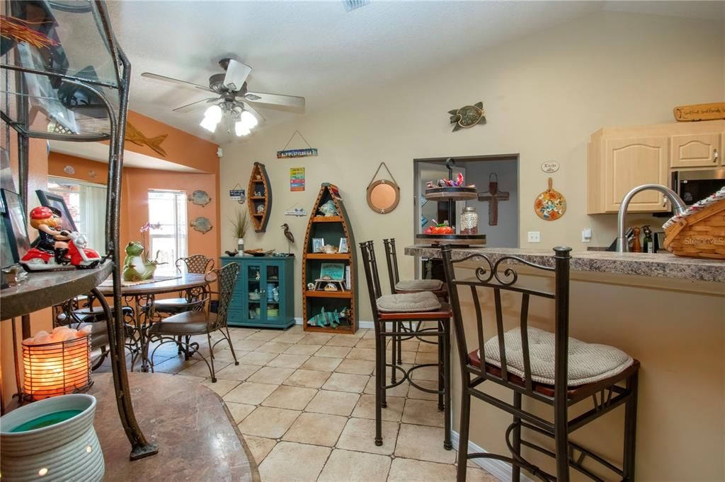 合同活跃: $499,500 (3 贝兹, 2 浴室, 1704 平方英尺)