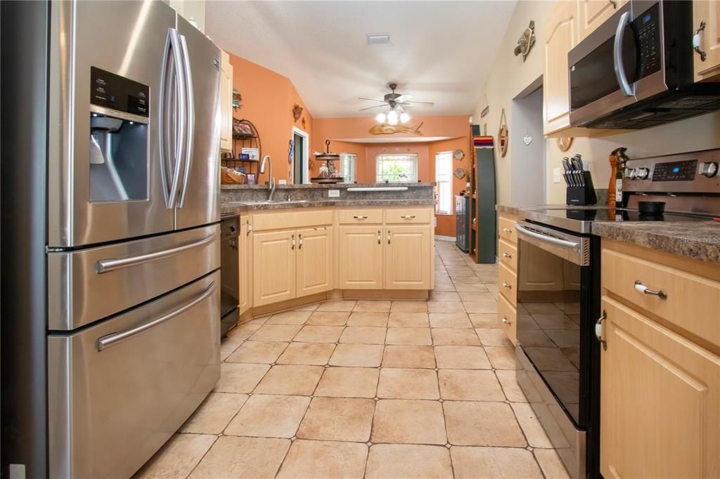 合同活跃: $499,500 (3 贝兹, 2 浴室, 1704 平方英尺)