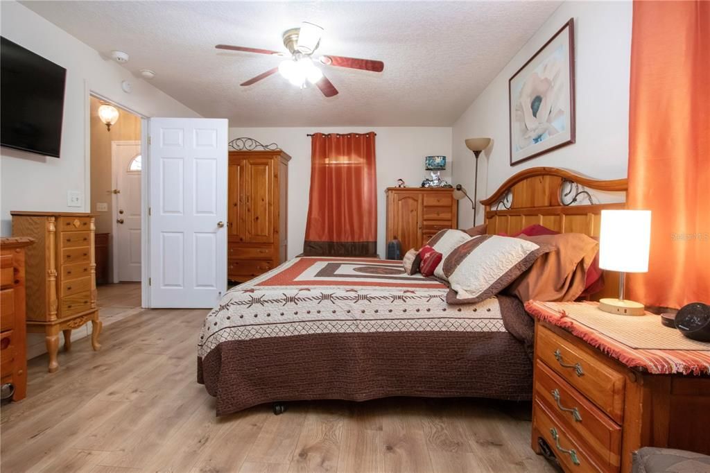 合同活跃: $499,500 (3 贝兹, 2 浴室, 1704 平方英尺)