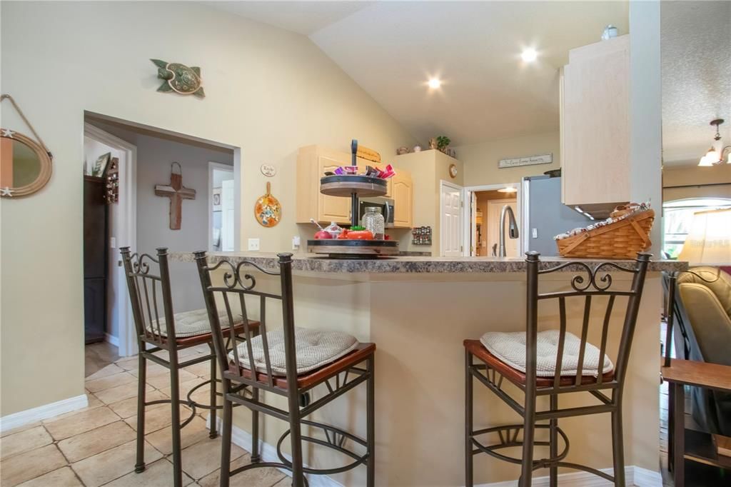 合同活跃: $499,500 (3 贝兹, 2 浴室, 1704 平方英尺)