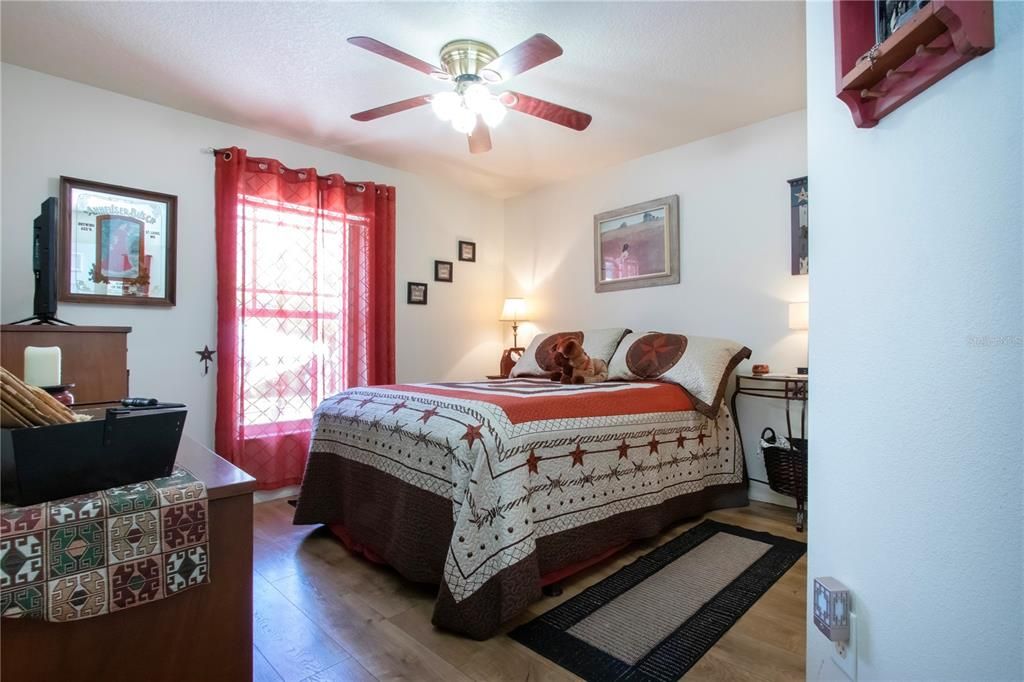 合同活跃: $499,500 (3 贝兹, 2 浴室, 1704 平方英尺)