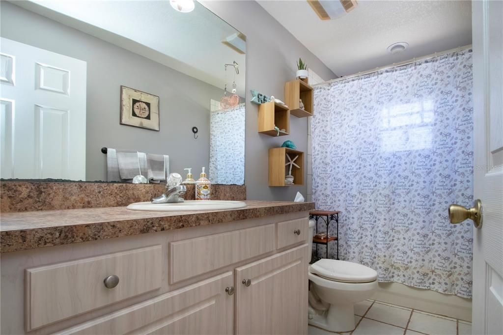 合同活跃: $499,500 (3 贝兹, 2 浴室, 1704 平方英尺)