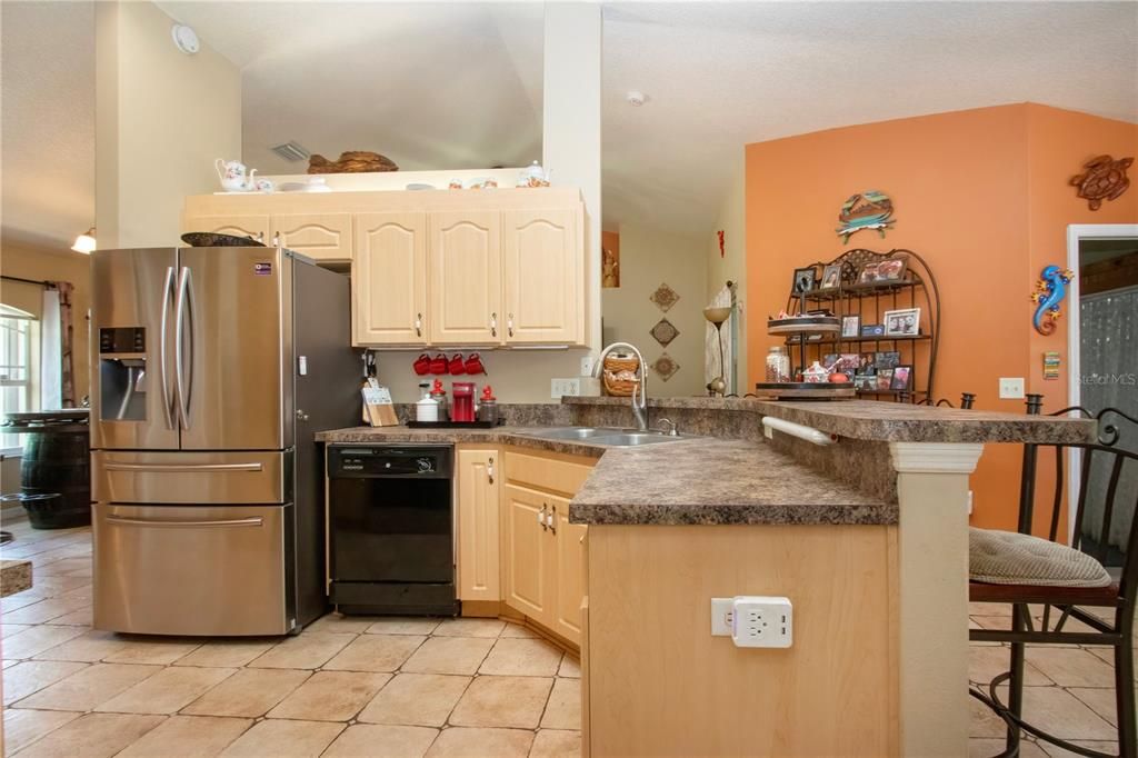 合同活跃: $499,500 (3 贝兹, 2 浴室, 1704 平方英尺)