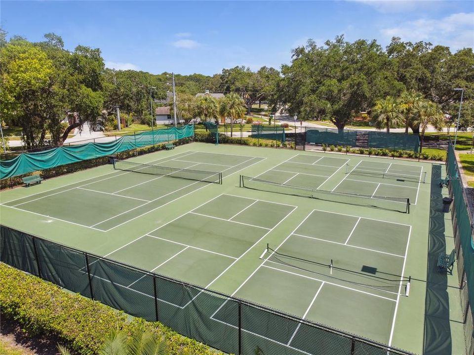 For Sale: $819,000 (5 beds, 3 baths, 2610 Square Feet)