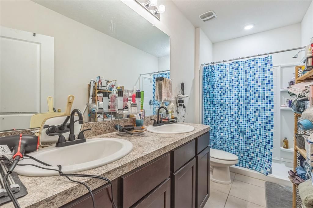 For Sale: $289,000 (3 beds, 2 baths, 1707 Square Feet)