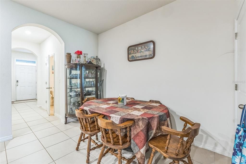 For Sale: $289,000 (3 beds, 2 baths, 1707 Square Feet)