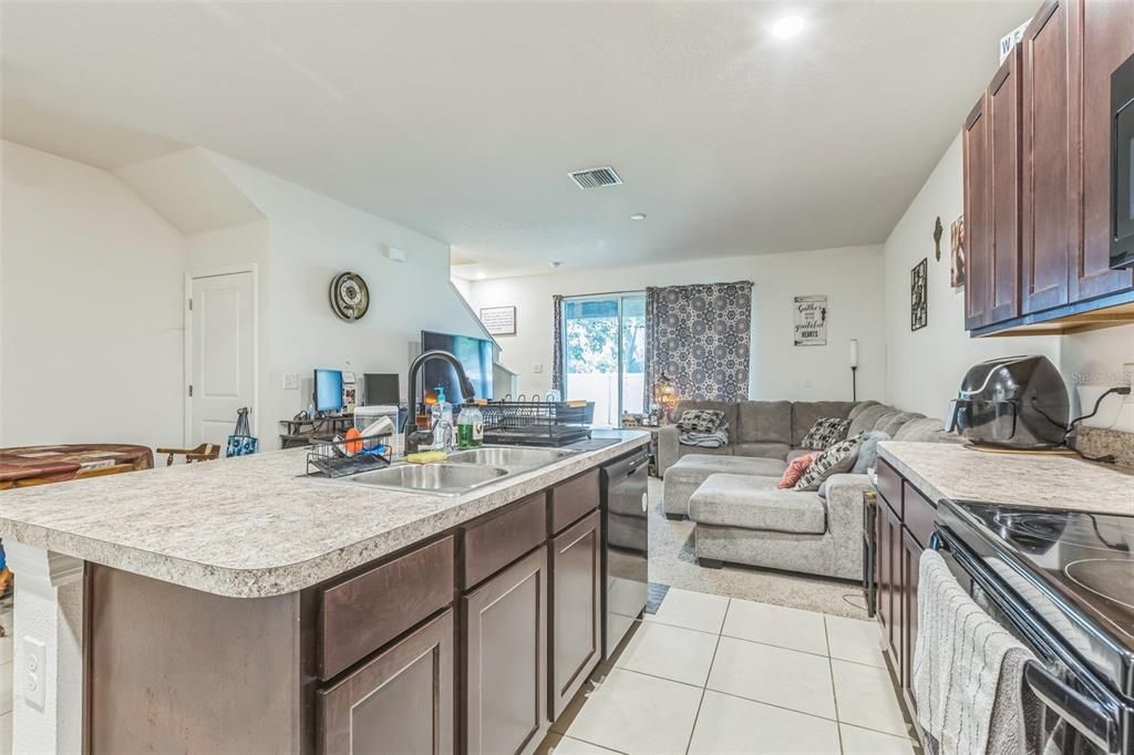 For Sale: $289,000 (3 beds, 2 baths, 1707 Square Feet)